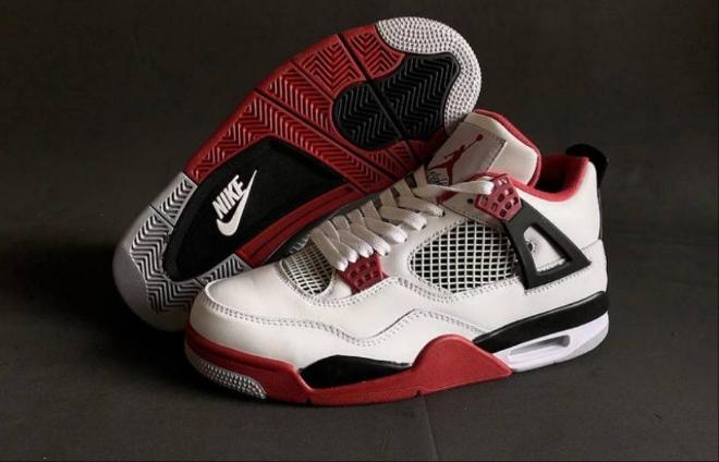 Les baskets Air Jordan 4 offrent un style iconique et une performance remarquable.
leur design distinctif pas cher. le moin cher.