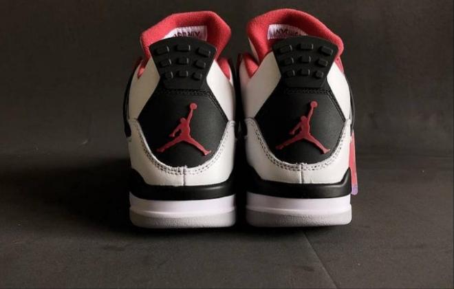 Les baskets Air Jordan 4 offrent un style iconique et une performance remarquable.
leur design distinctif pas cher. le moin cher.