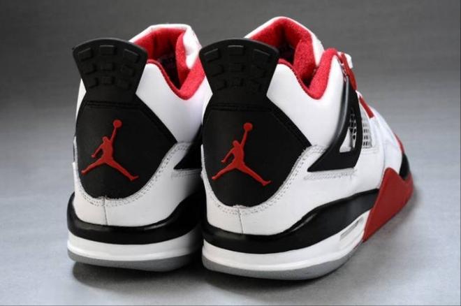 Les baskets Air Jordan 4 offrent un style iconique et une performance remarquable.
leur design distinctif pas cher. le moin cher.