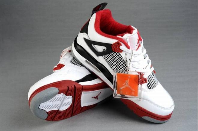 Les baskets Air Jordan 4 offrent un style iconique et une performance remarquable.
leur design distinctif pas cher. le moin cher.