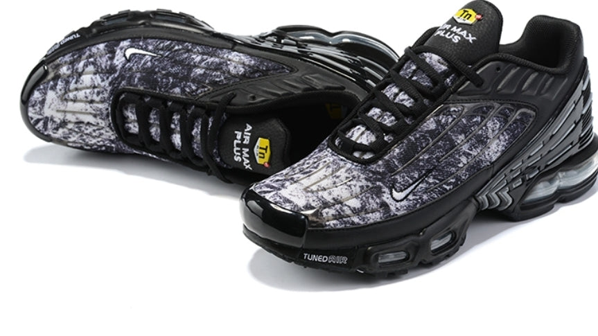 baskets Nike Air Max Plus 3 « Black Graphic »