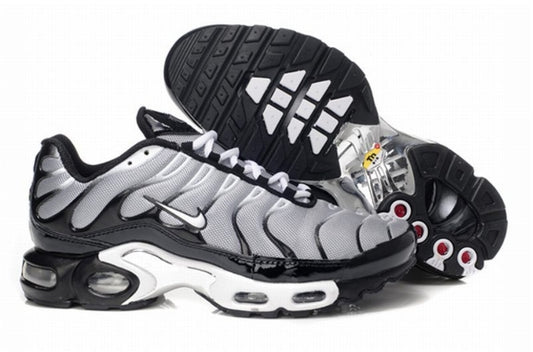 baskets Nike Air Max Plus Black Silver White