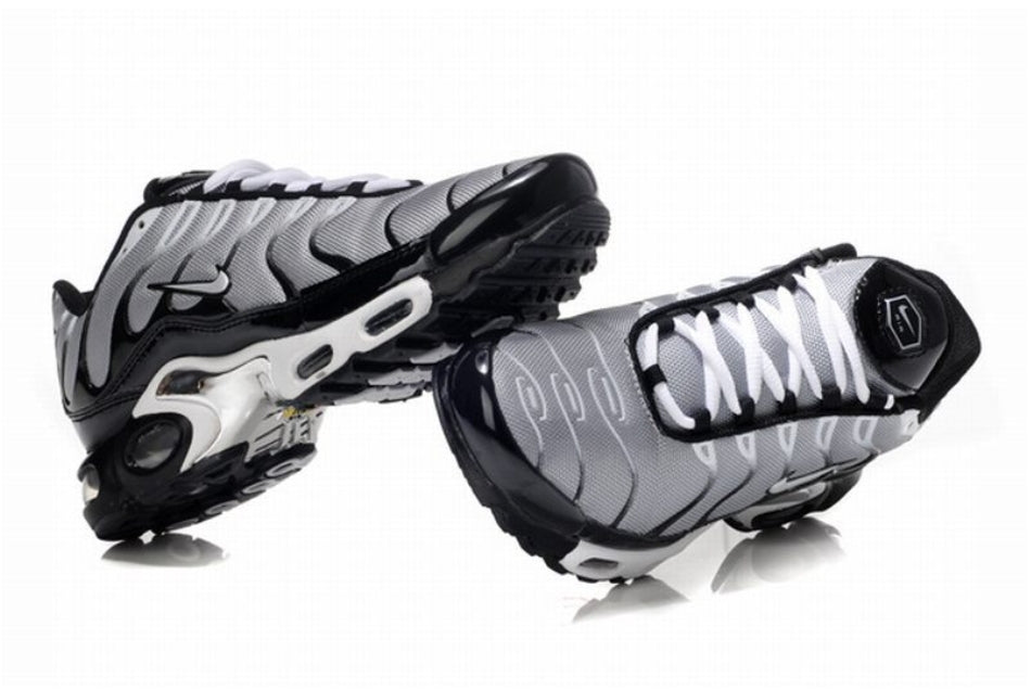 baskets Nike Air Max Plus Black Silver White