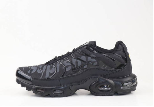 baskets Nike tn requin air max X suprême Full Black