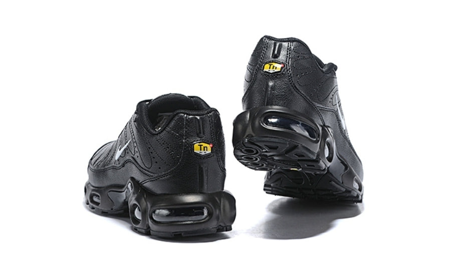 Les Baskets Nike TN Plating incarnent un style audacieux et une performance ultime.
Par ailleurs, leur design distinctif et leur utilisation.