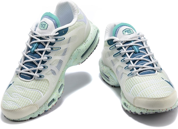 Les baskets Nike TN Air Max Terrascape Plus offrent un style polyvalent et une performance robuste.
design distinctif.pas cher. Le moins cher.