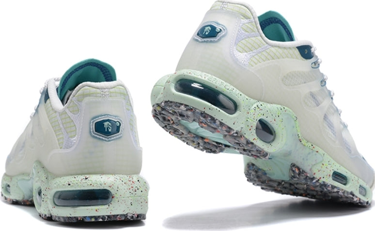 Les baskets Nike TN Air Max Terrascape Plus offrent un style polyvalent et une performance robuste.
design distinctif.pas cher. Le moins cher.