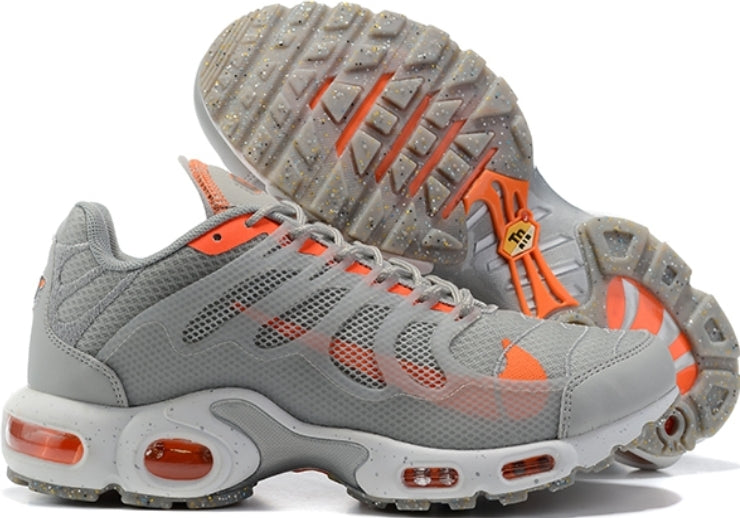 Les baskets Nike TN Air Max Terrascape Plus offrent un style polyvalent et une performance robuste.
design distinctif.pas cher. Le moins cher.