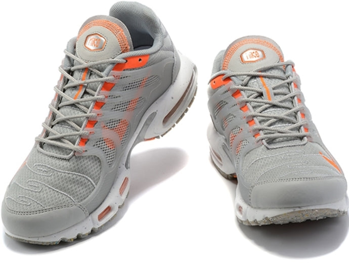 Les baskets Nike TN Air Max Terrascape Plus offrent un style polyvalent et une performance robuste.
design distinctif.pas cher. Le moins cher.