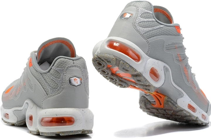 Les baskets Nike TN Air Max Terrascape Plus offrent un style polyvalent et une performance robuste.
design distinctif.pas cher. Le moins cher.