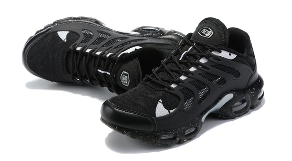 Les baskets Nike TN Air Max Terrascape Plus offrent un style polyvalent et une performance robuste.
design distinctif.pas cher. Le moins cher.
