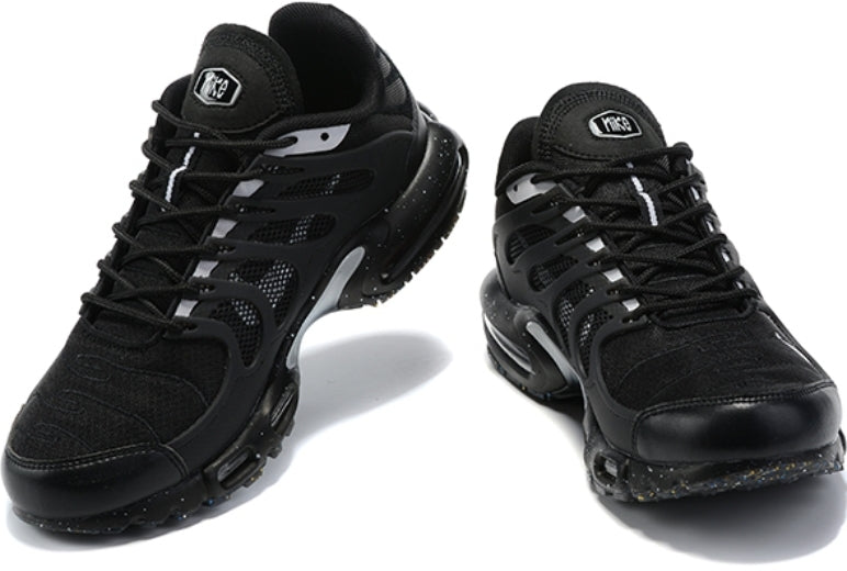 Les baskets Nike TN Air Max Terrascape Plus offrent un style polyvalent et une performance robuste.
design distinctif.pas cher. Le moins cher.