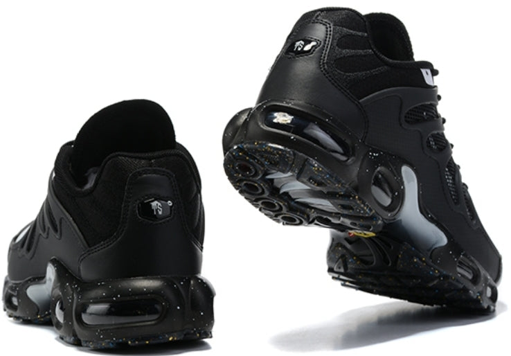 Les baskets Nike TN Air Max Terrascape Plus offrent un style polyvalent et une performance robuste.
design distinctif.pas cher. Le moins cher.