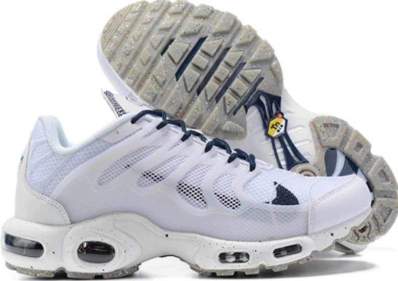 Les baskets Nike TN Air Max Terrascape Plus offrent un style polyvalent et une performance robuste.
design distinctif.pas cher. Le moins cher.