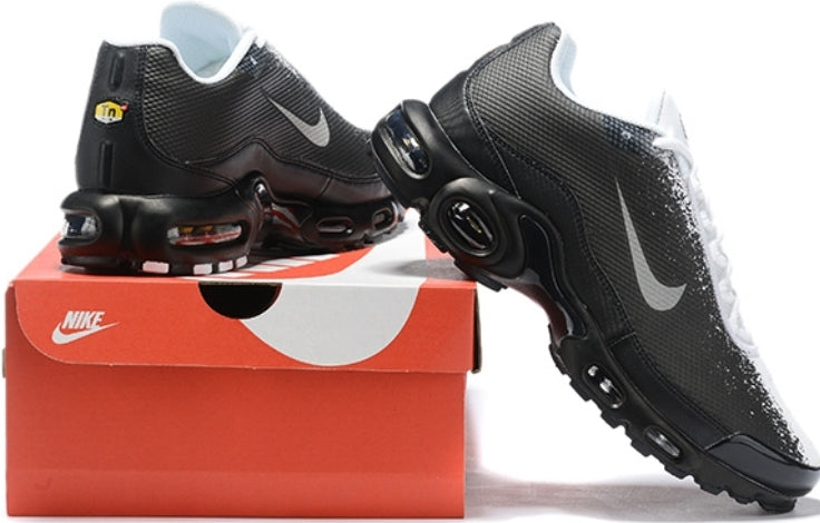 sneakers Nike Tn Air Max Plus Black White Spray Paint