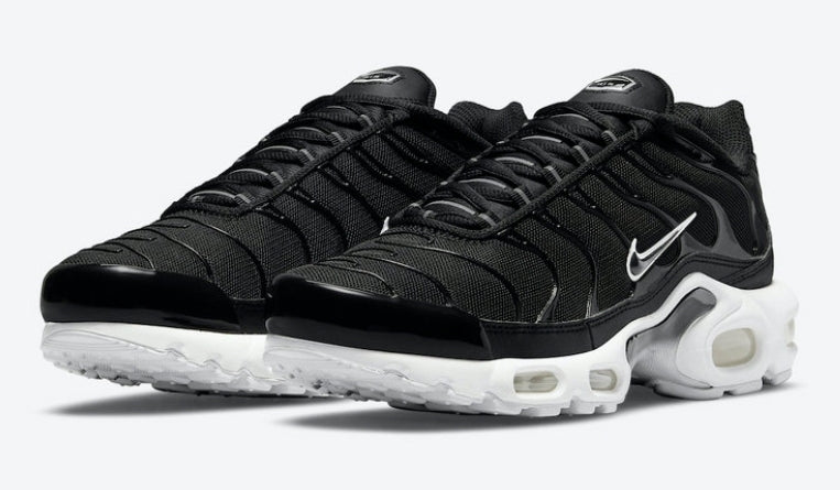 baskets Nike Air Max Plus tn Black White
