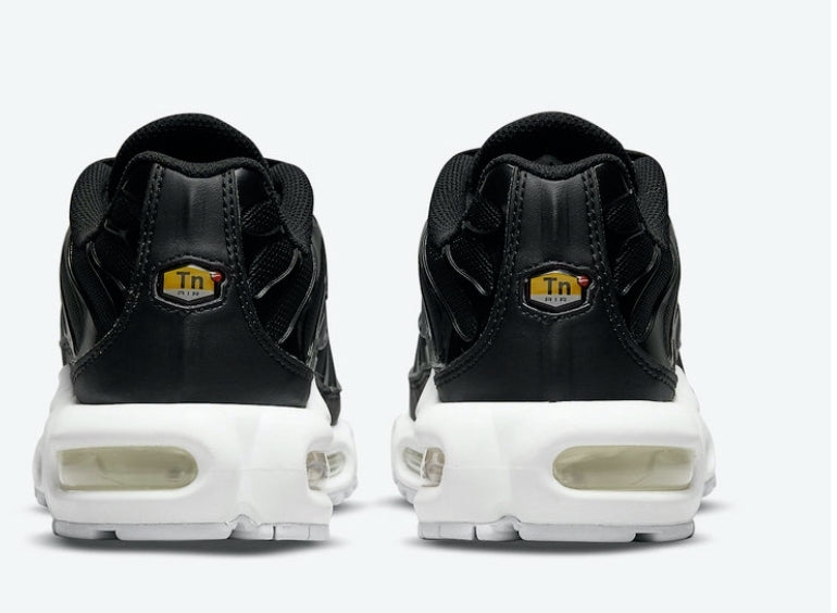 baskets Nike Air Max Plus tn Black White