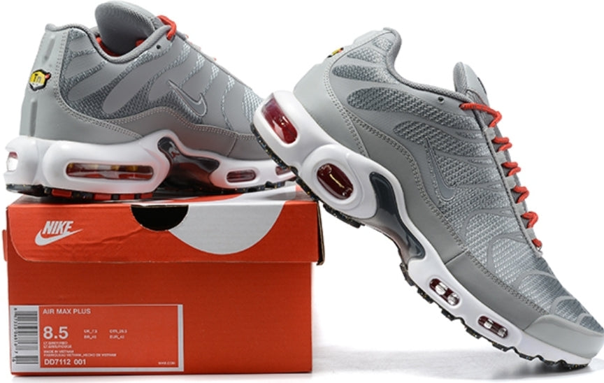 baskets Nike Air Max Plus Grey Red