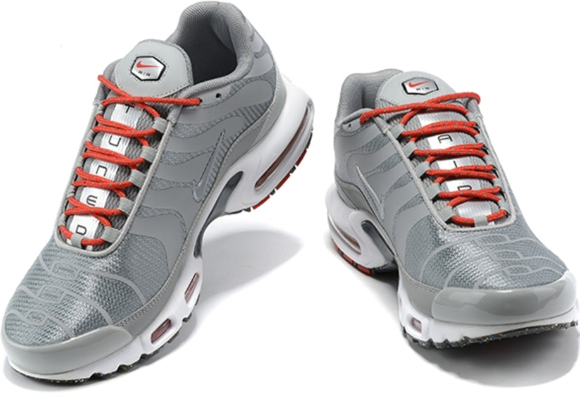 baskets Nike Air Max Plus Grey Red