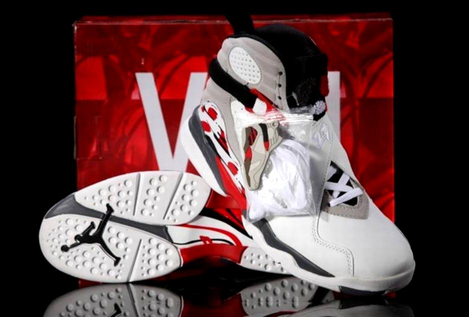 Les baskets Air Jordan 8 offrent un style audacieux et une performance exceptionnelle.
De plus, leur design distinctif et l'utilisation.