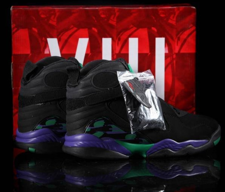 Les baskets Air Jordan 8 offrent un style audacieux et une performance exceptionnelle.
De plus, leur design distinctif et l'utilisation.