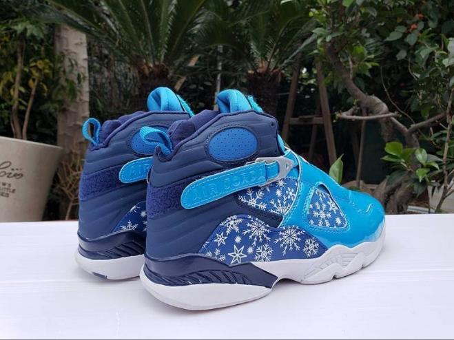 Les baskets Air Jordan 8 offrent un style audacieux et une performance exceptionnelle.
De plus, leur design distinctif et l'utilisation.