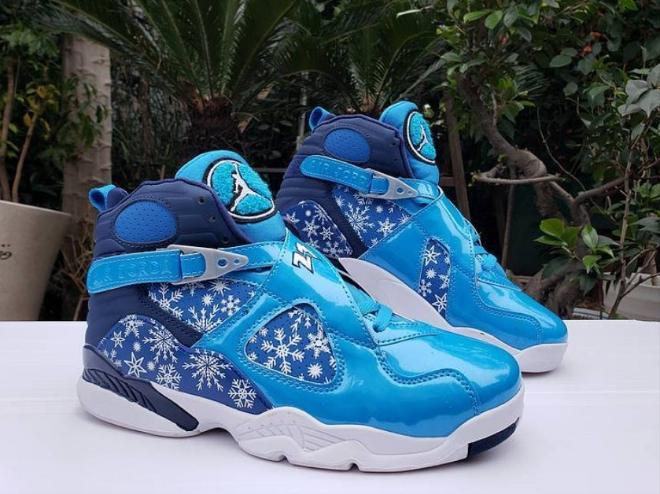 Les baskets Air Jordan 8 offrent un style audacieux et une performance exceptionnelle.
De plus, leur design distinctif et l'utilisation.