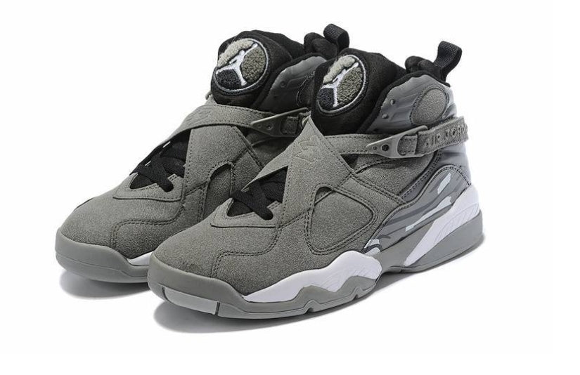 Les baskets Air Jordan 8 offrent un style audacieux et une performance exceptionnelle.
De plus, leur design distinctif et l'utilisation.