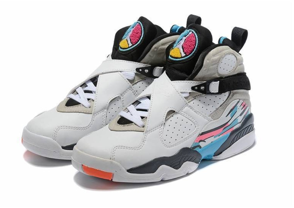 Les baskets Air Jordan 8 offrent un style audacieux et une performance exceptionnelle.
De plus, leur design distinctif et l'utilisation.