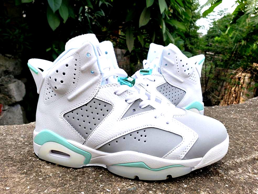 Les baskets Air Jordan 6 offrent un style emblématique  performance remarquable.
design distinctif matériaux. Baskets pas Cher. Le moins cher.