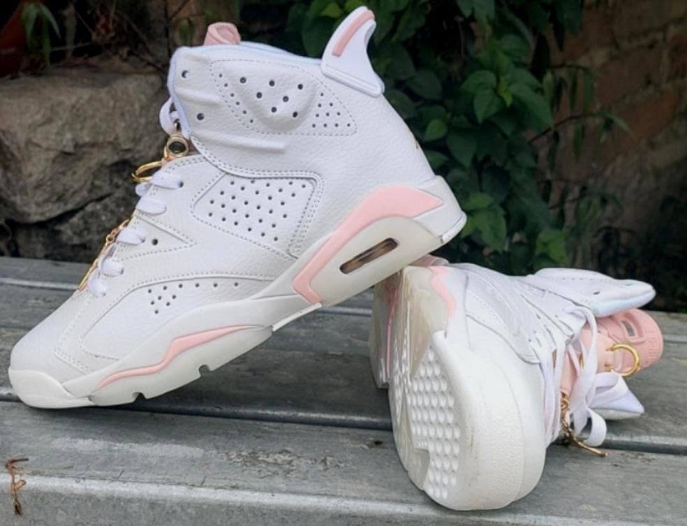 Les baskets Air Jordan 6 offrent un style emblématique  performance remarquable.
design distinctif matériaux. Baskets pas Cher. Le moins cher.