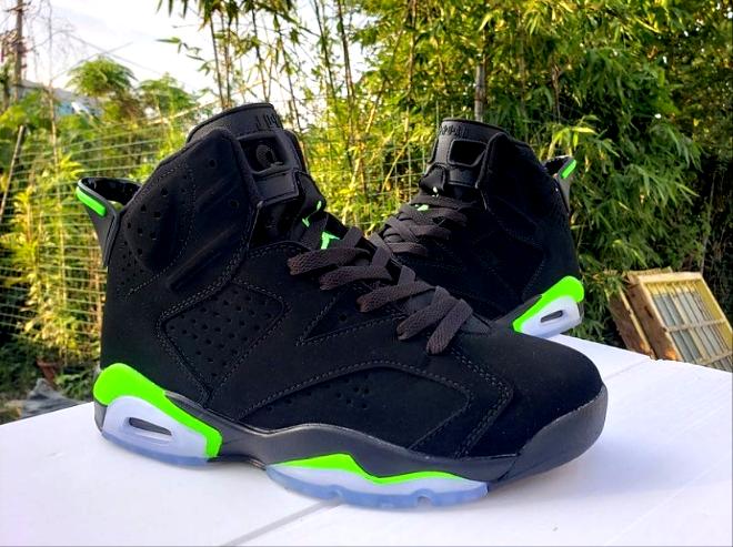 Les baskets Air Jordan 6 offrent un style emblématique  performance remarquable.
design distinctif matériaux. Baskets pas Cher. Le moins cher.
