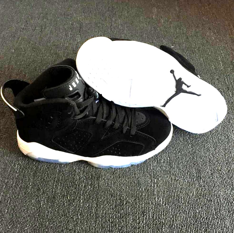 Les baskets Air Jordan 6 offrent un style emblématique  performance remarquable.
design distinctif matériaux. Baskets pas Cher. Le moins cher.