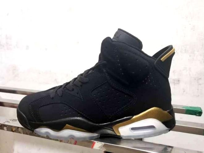 Les baskets Air Jordan 6 offrent un style emblématique  performance remarquable.
design distinctif matériaux. Baskets pas Cher. Le moins cher.