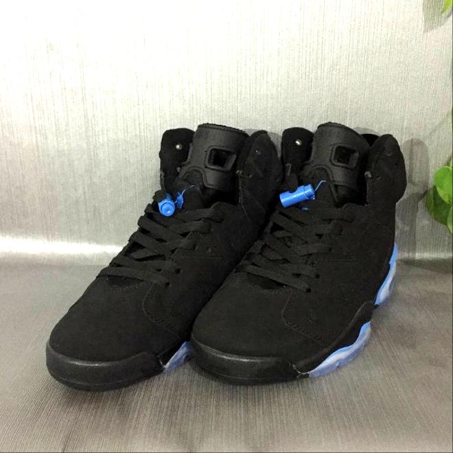 Les baskets Air Jordan 6 offrent un style emblématique  performance remarquable.
design distinctif matériaux. Baskets pas Cher. Le moins cher.