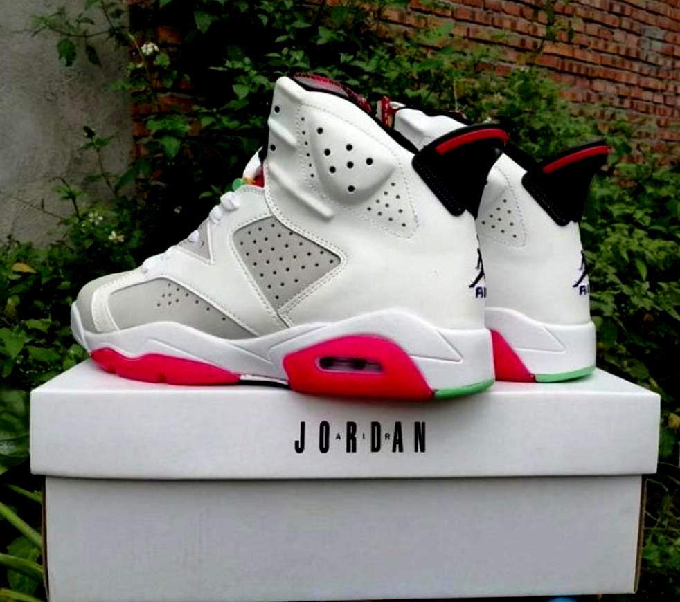 Les baskets Air Jordan 6 offrent un style emblématique  performance remarquable.
design distinctif matériaux. Baskets pas Cher. Le moins cher.