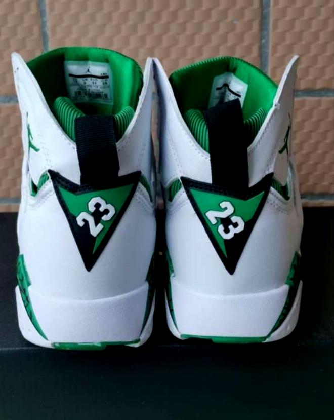 Les baskets Air Jordan 7 offrent un style iconique et une performance exceptionnelle.
design emblématique haute qualité. Au meilleur prix. Pas cher
