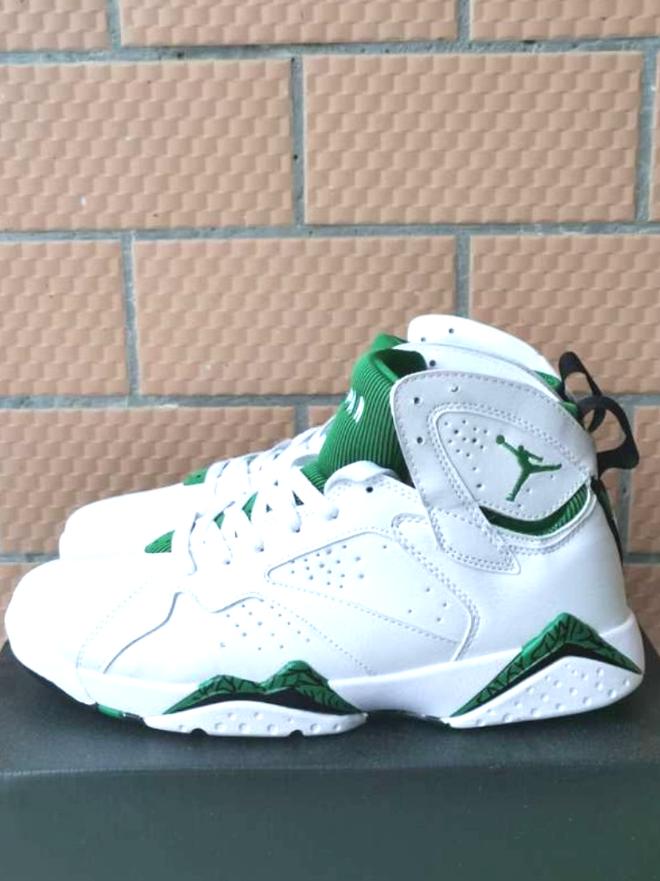 Les baskets Air Jordan 7 offrent un style iconique et une performance exceptionnelle.
design emblématique haute qualité. Au meilleur prix. Pas cher