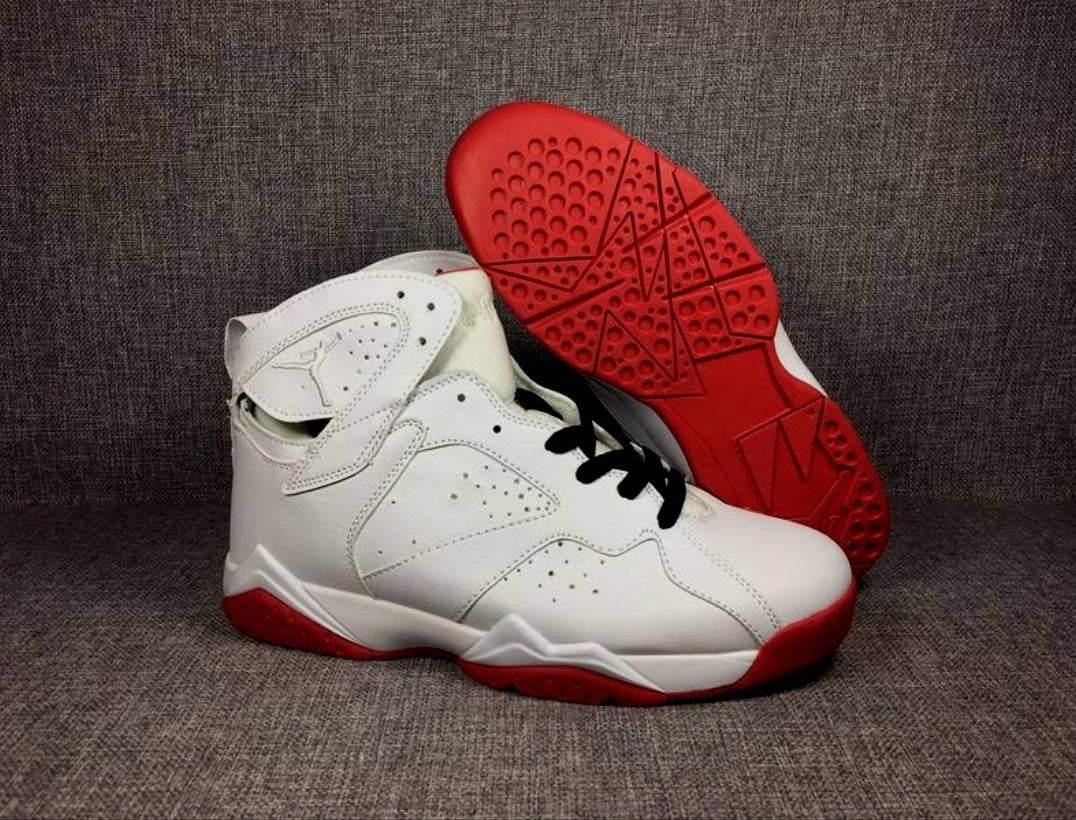 Les baskets Air Jordan 7 offrent un style iconique et une performance exceptionnelle.
design emblématique haute qualité. Au meilleur prix. Pas cher