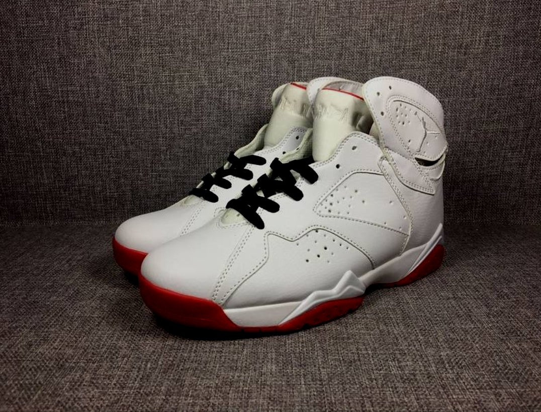 Les baskets Air Jordan 7 offrent un style iconique et une performance exceptionnelle.
design emblématique haute qualité. Au meilleur prix. Pas cher