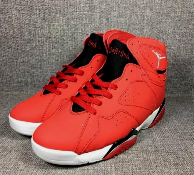 Les baskets Air Jordan 7 offrent un style iconique et une performance exceptionnelle.
design emblématique haute qualité. Au meilleur prix. Pas cher