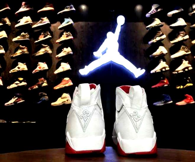 Les baskets Air Jordan 7 offrent un style iconique et une performance légendaire.
De plus, leur design emblématique et leur utilisation.