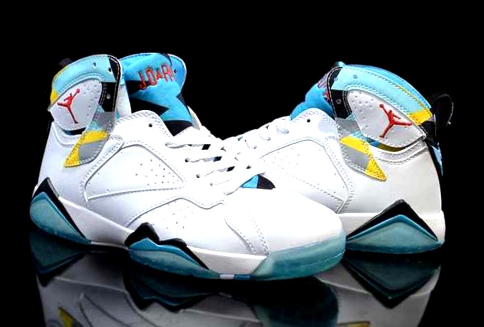 Les baskets Air Jordan 7 offrent un style audacieux et une performance exceptionnelle. leur design unique emblématique. Pas cher. Le moins cher.