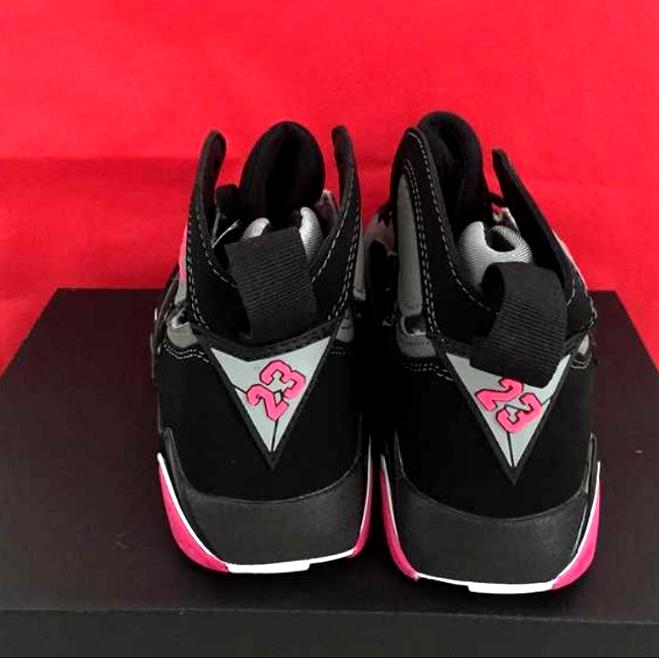 Les baskets Air Jordan 7 offrent un style iconique et une performance exceptionnelle.
design emblématique haute qualité. Au meilleur prix. Pas cher