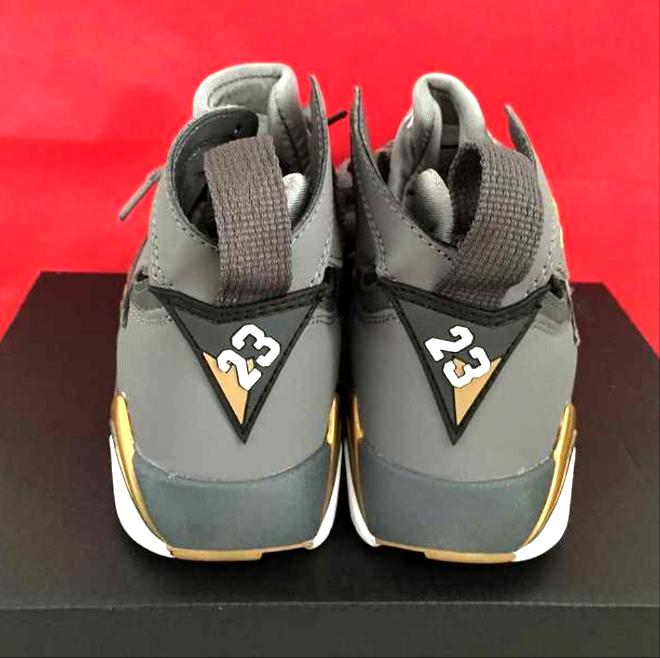 Les baskets Air Jordan 7 offrent un style iconique et une performance exceptionnelle.
design emblématique haute qualité. Au meilleur prix. Pas cher