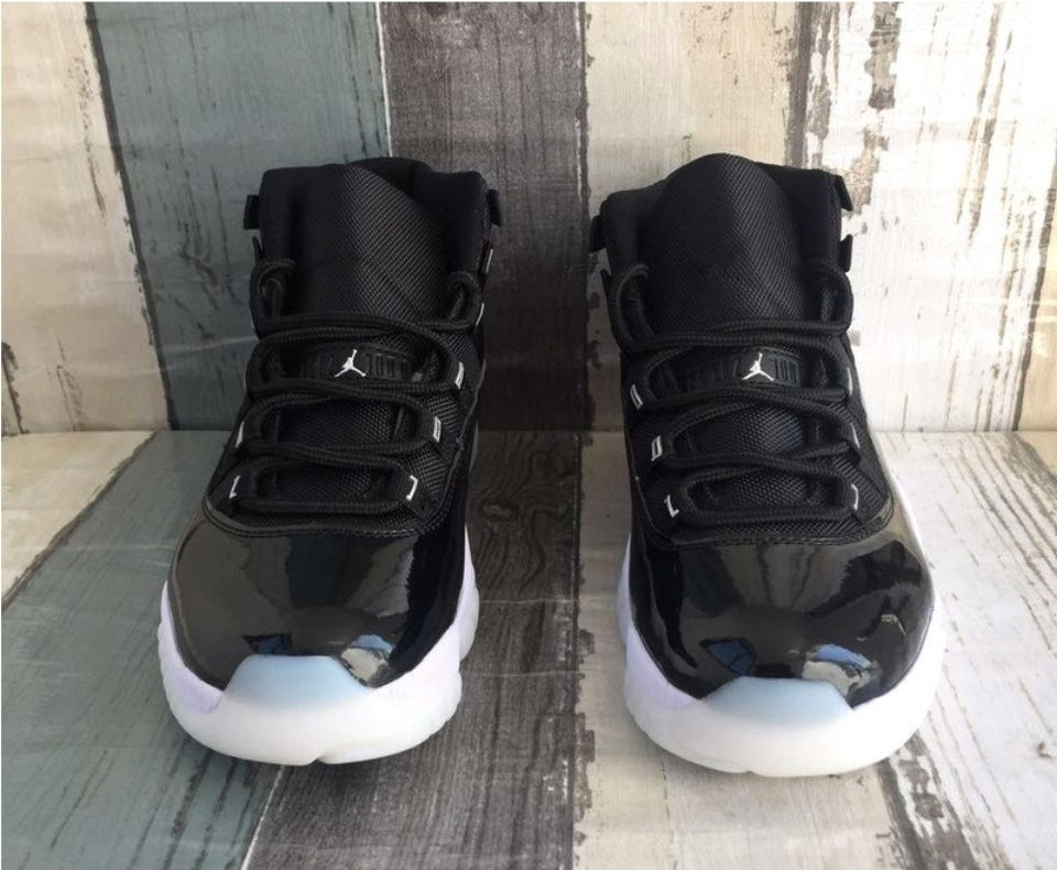 Les baskets Air Jordan 11 offrent un style légendaire et une performance exceptionnelle.design unique
Pas Cher. moin cher.