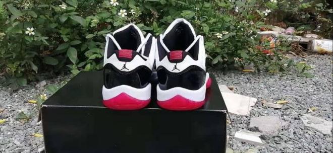 Les baskets Air Jordan 11 offrent un style légendaire et une performance exceptionnelle.design unique
Pas Cher. moin cher.