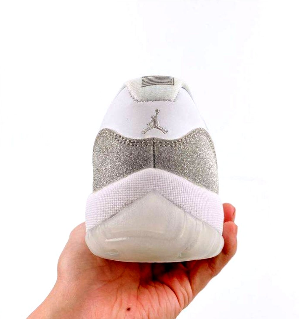 Air Jordan 11Low Retro WMNS “Vast Grey” sneakers