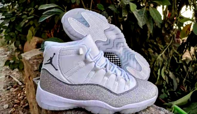 Les baskets Air Jordan 11 offrent un style légendaire et une performance exceptionnelle.design unique
Pas Cher. moin cher.