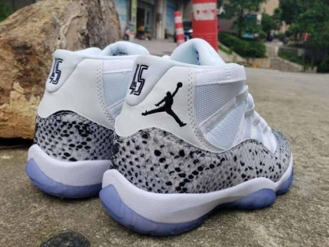 Les baskets Air Jordan 11 offrent un style légendaire et une performance exceptionnelle.design unique
Pas Cher. moin cher.